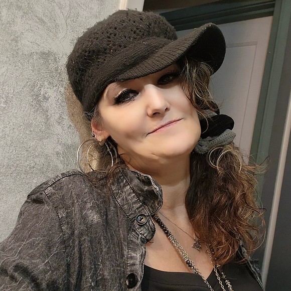 Meet your Posher, Brenda - Picture 1 of 1